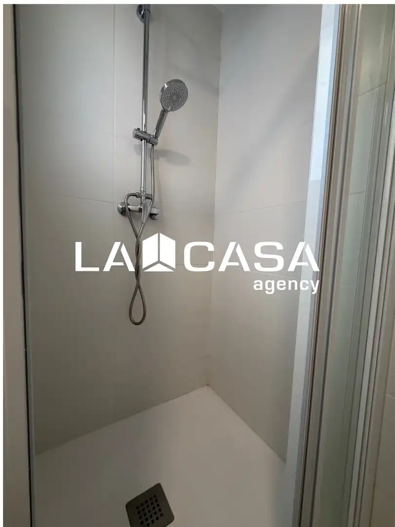 Badezimmer von Dachboden zum Verkauf in Santa Coloma de Gramenet mit Terrasse