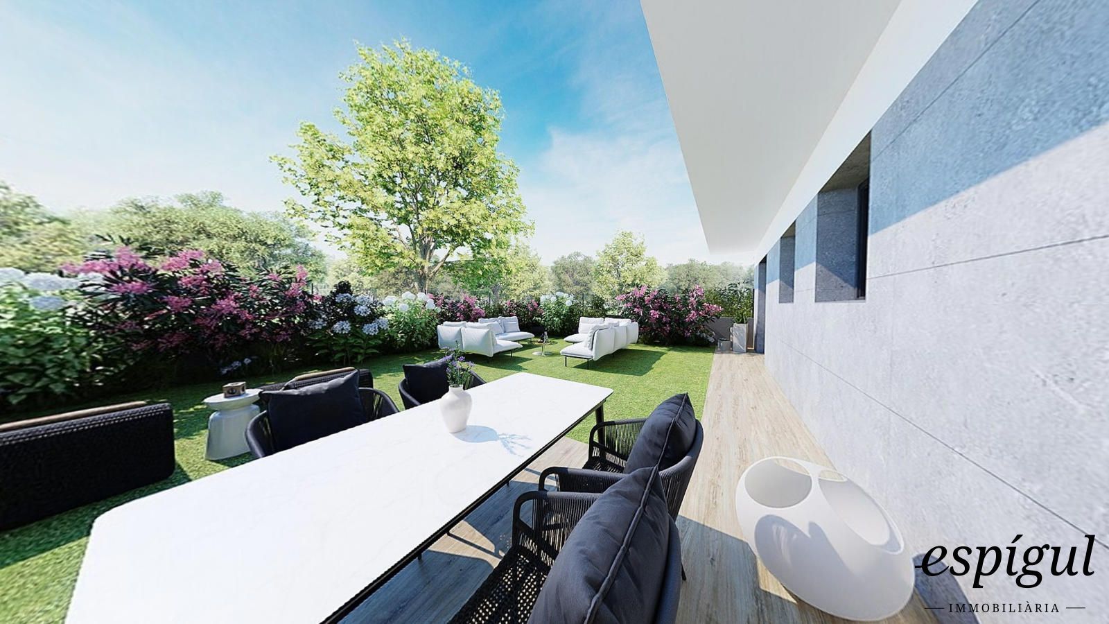 Terrassa de Pis en venda en Girona Capital amb Aire condicionat, Calefacció i Jardí privat