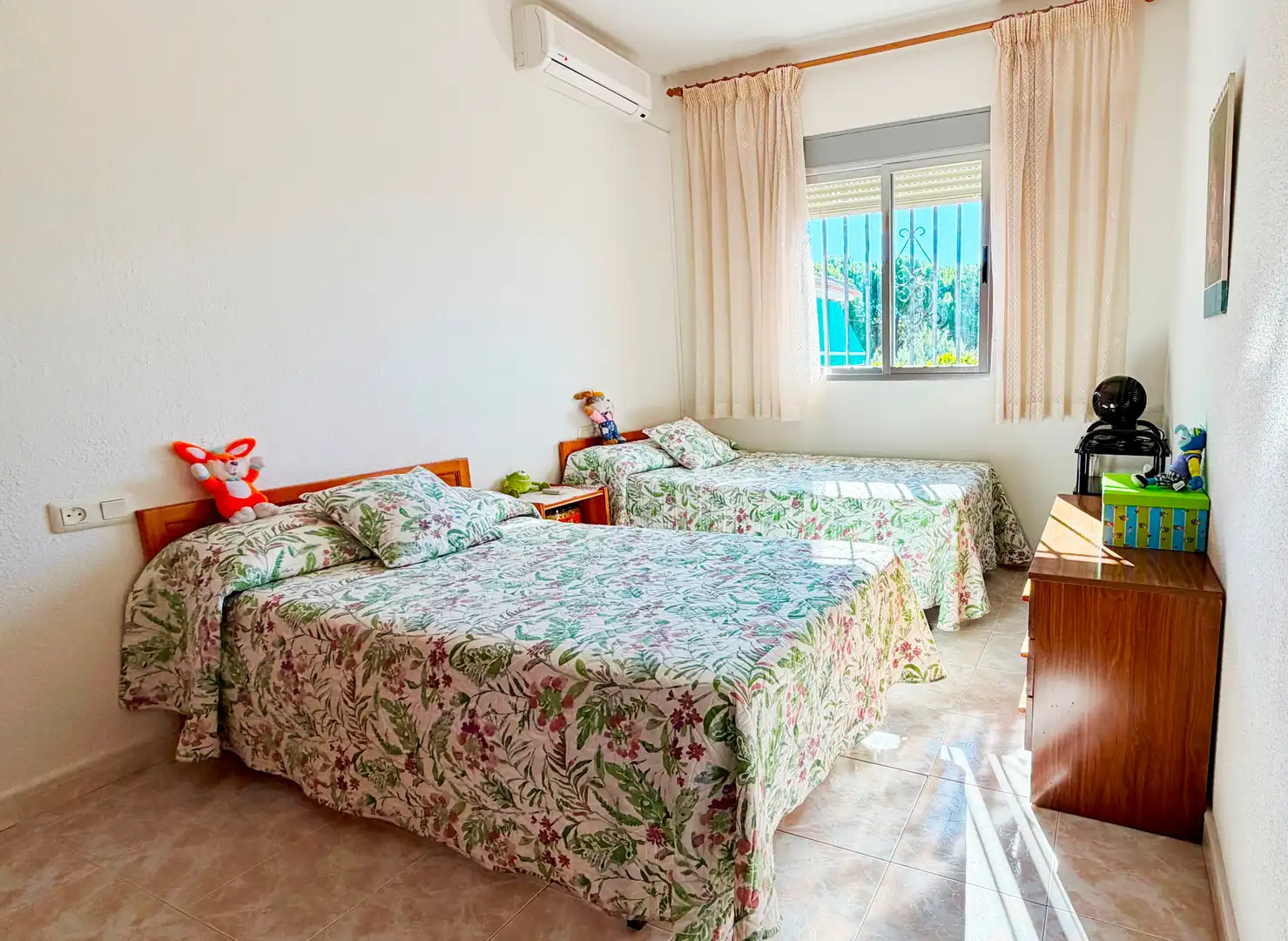 Habitación de Casa o chalet en venta en Santa Cruz del Retamar con Aire acondicionado, Calefacción y Jardín privado
