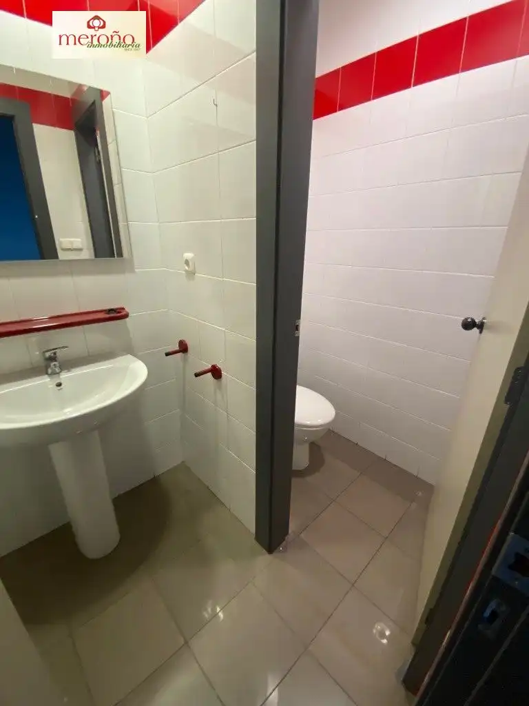 Baño de Nave industrial en venta en Elche / Elx