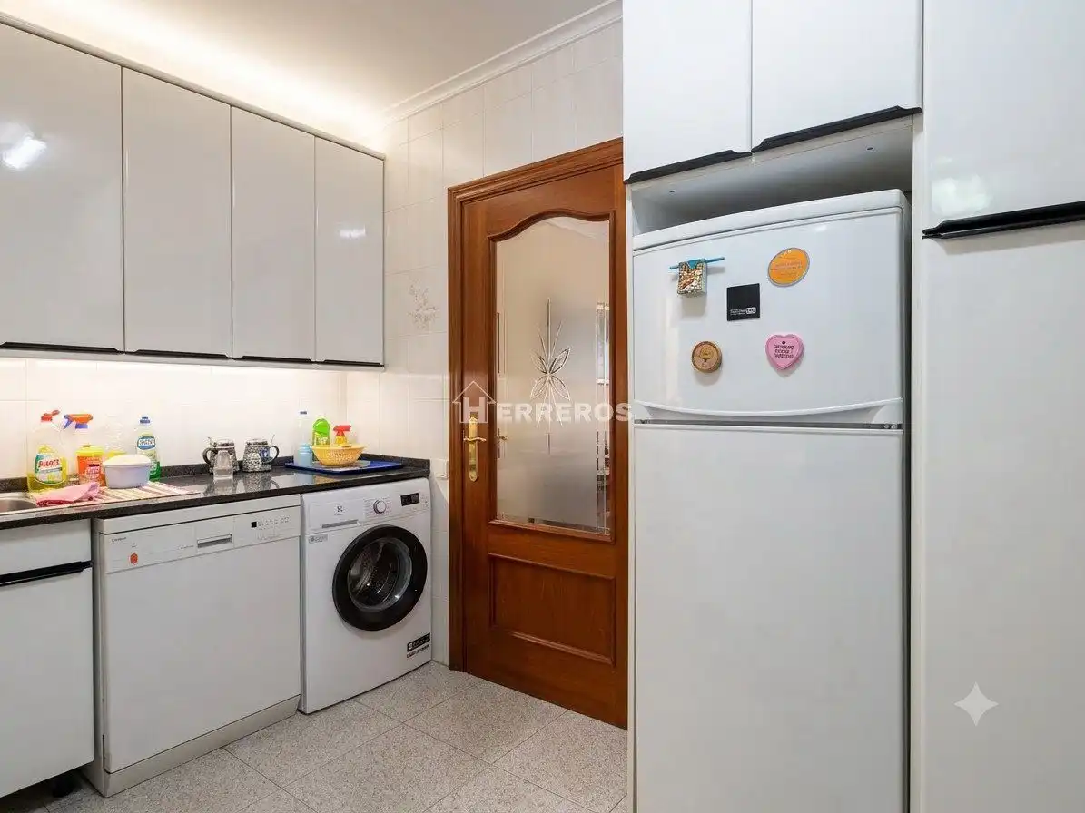 Cocina de Piso en venta en  Logroño con Calefacción, Parquet y Trastero