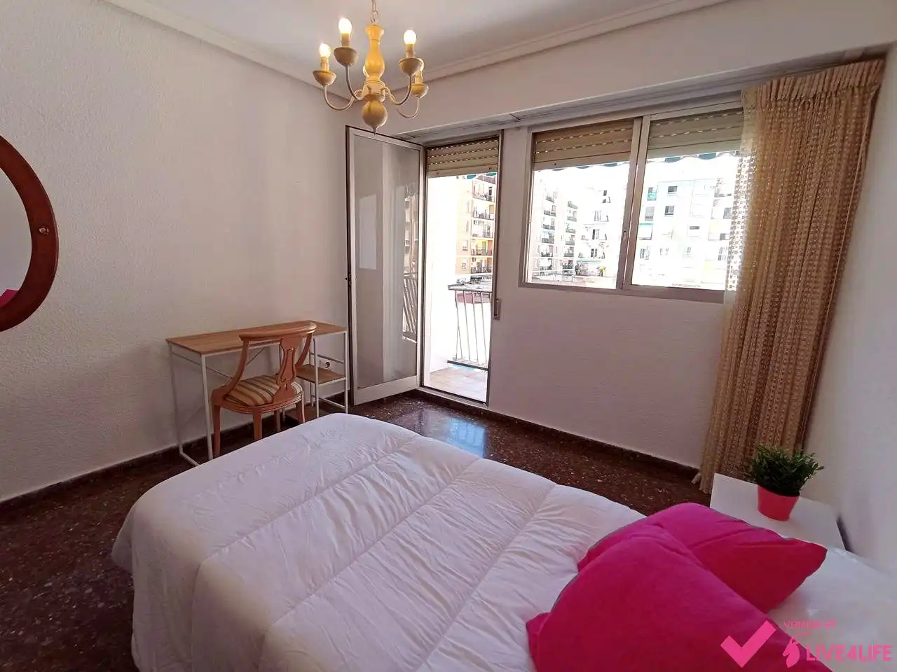 Habitación de Piso de alquiler en Valencia con Aire acondicionado, Terraza y Amueblado