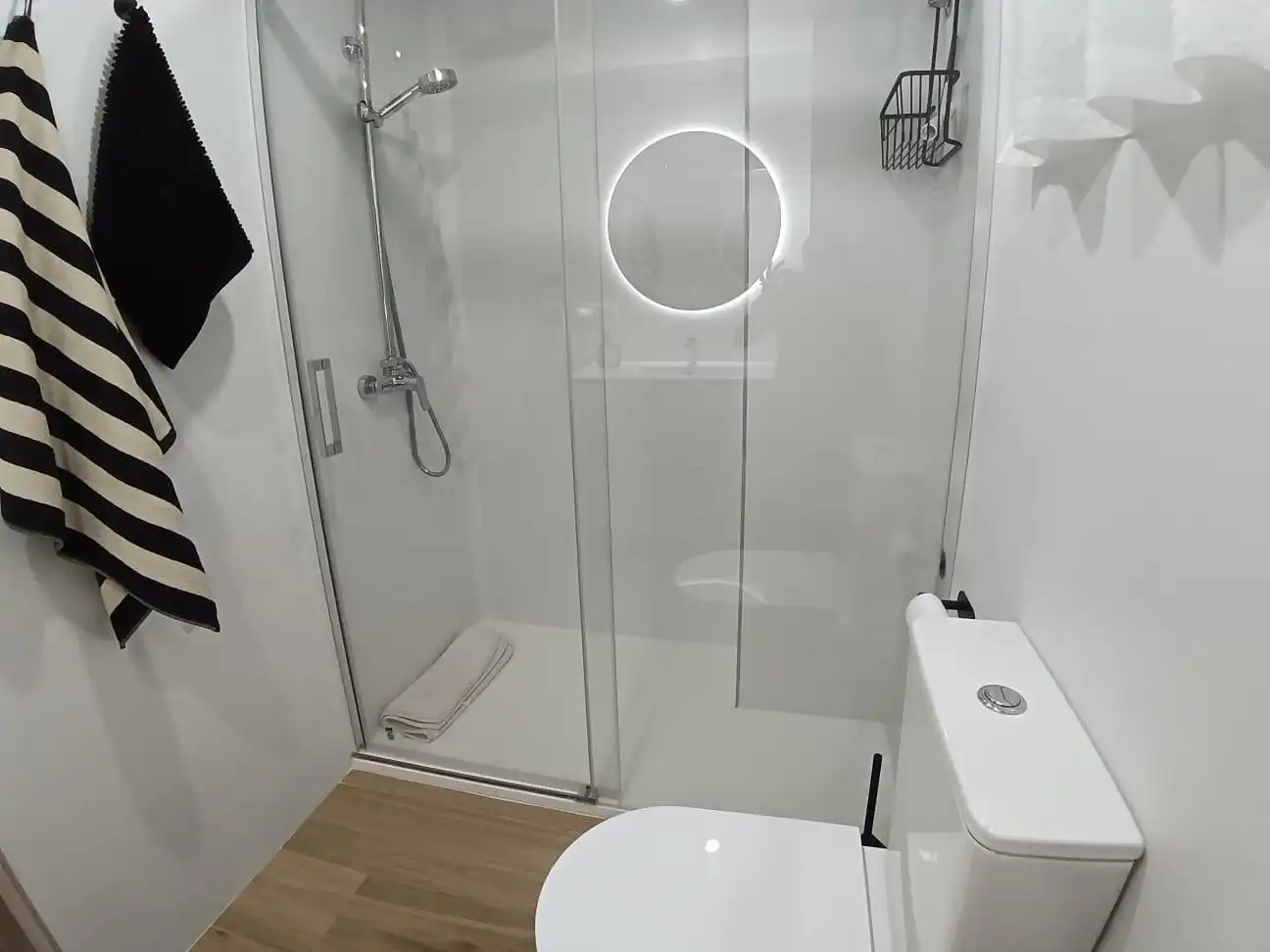 Bathroom of Detached homes for rent in Antequera