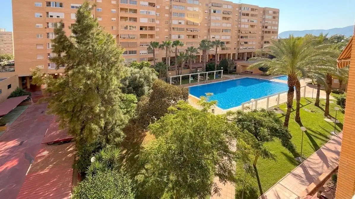 Vista exterior de Apartament en venda en Alicante / Alacant amb Terrassa, Balcó i Alarma