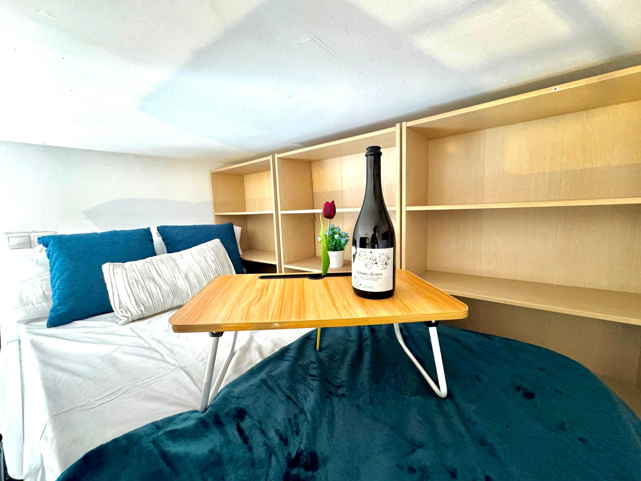 Dormitori de Pis de lloguer en  Madrid Capital amb Jardí privat, Rentadora i TV