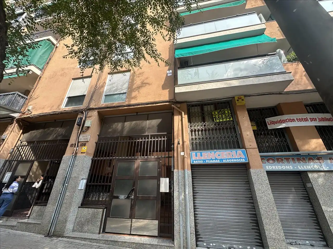 Vista exterior de Piso en venta en Sabadell