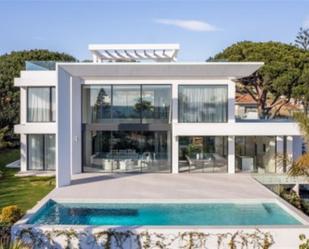 Vista exterior de Casa o xalet de lloguer en Marbella amb Aire condicionat, Jardí privat i Parquet