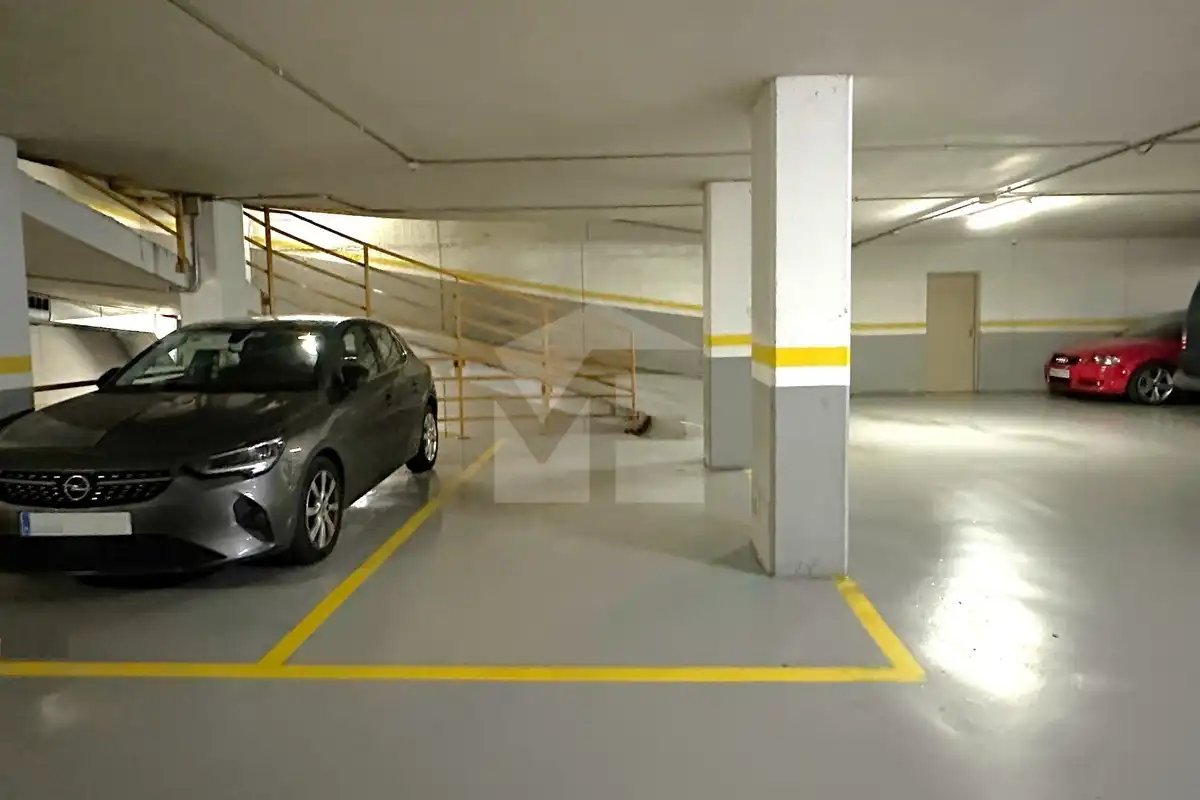 Parking de Piso en venta en Barcelona con Aire acondicionado y Calefacción