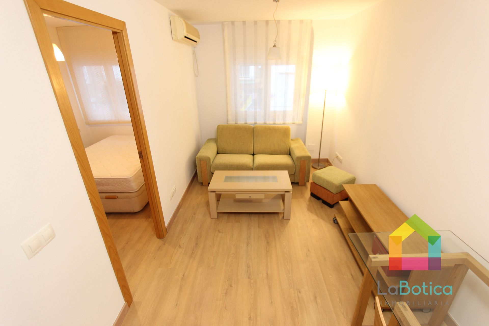 Dormitori de Apartament en venda en  Madrid Capital amb Aire condicionat, Calefacció i Moblat