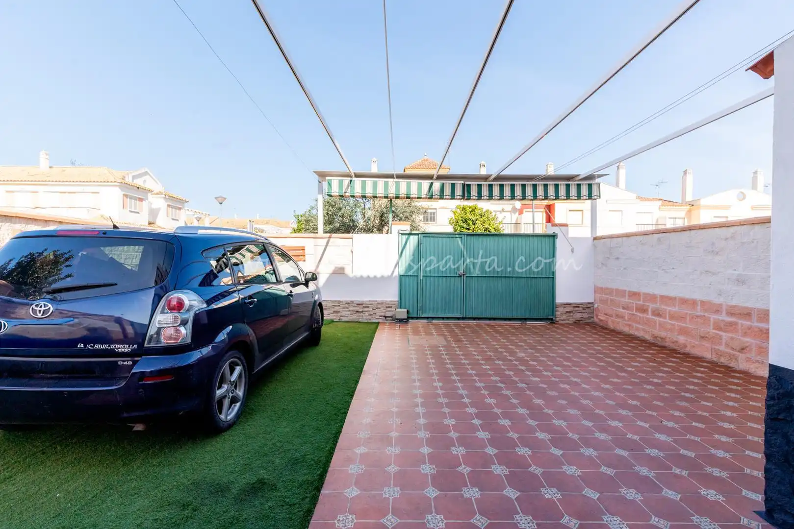 Vista exterior de Casa adosada en venda en Huévar del Aljarafe amb Aire condicionat, Jardí privat i Traster