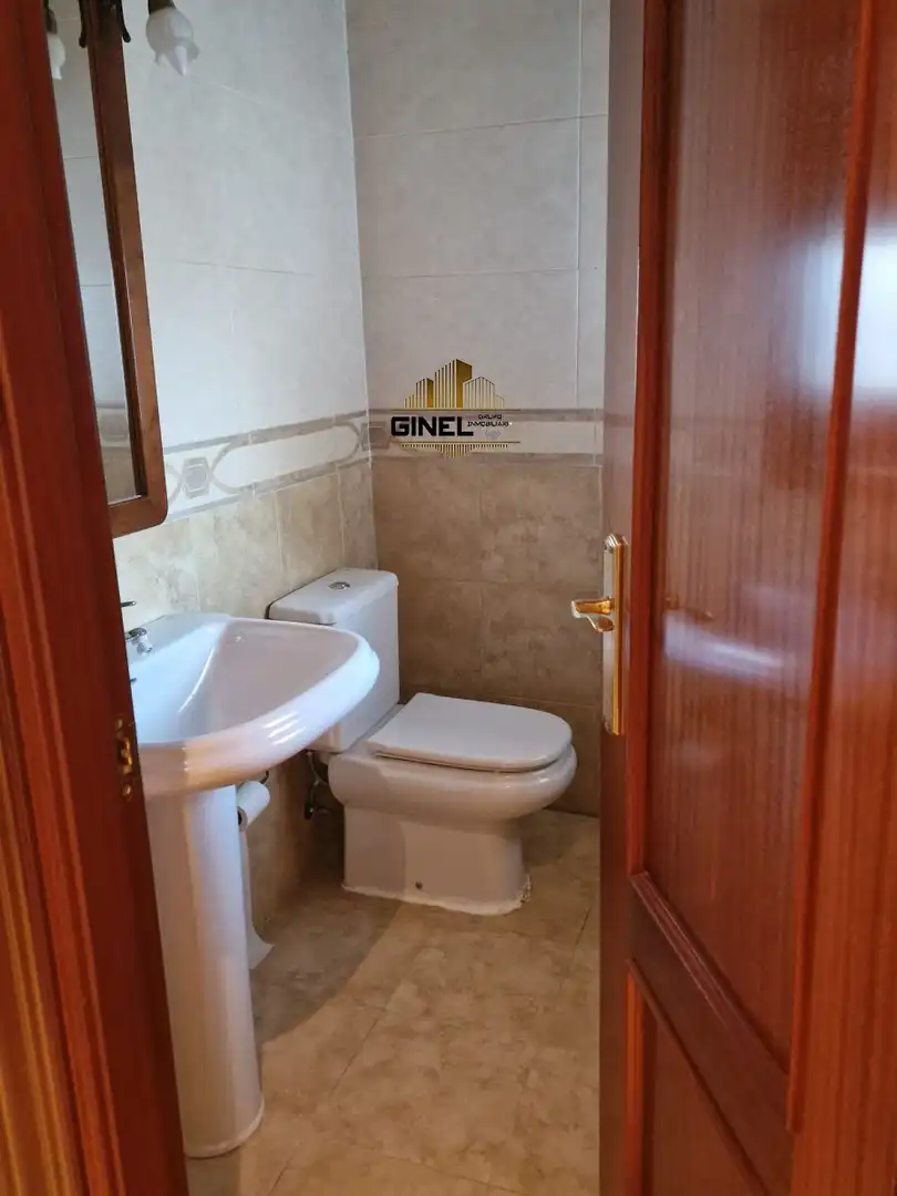 Baño de Casa adosada de alquiler en Jaén con Aire acondicionado, Calefacción y Terraza