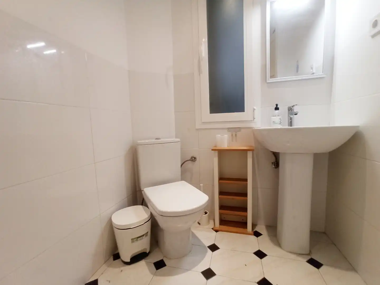 Bathroom of Flat for sale in Madrid  with Air Conditioner, Heating and Parquet flooring