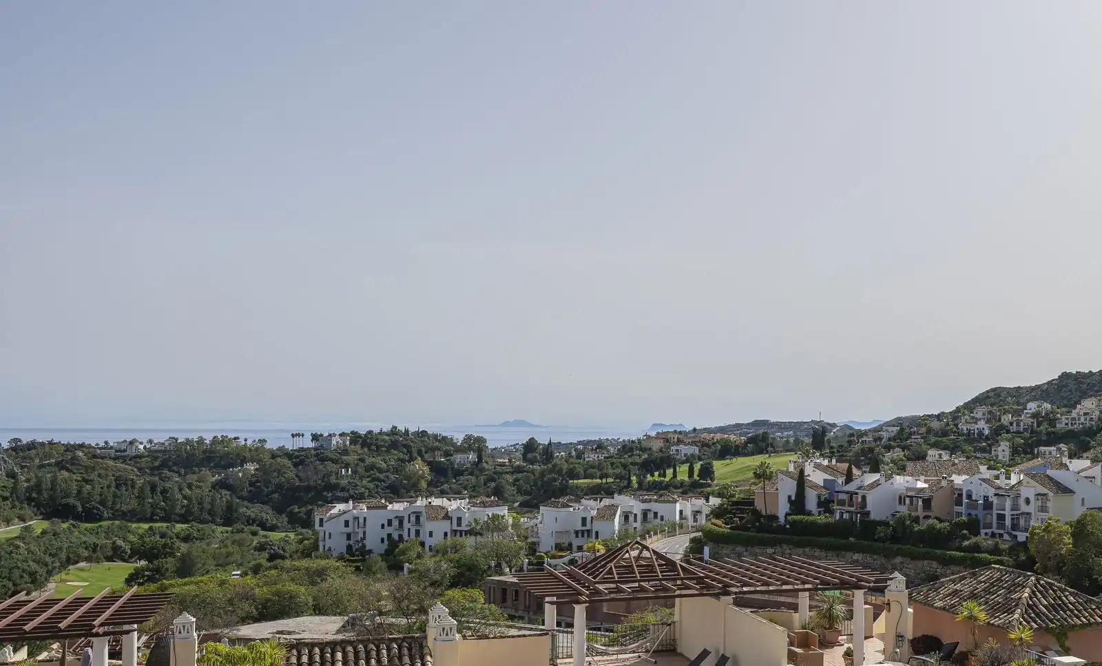 Vista exterior de Dúplex en venta en Benahavís con Aire acondicionado, Terraza y Trastero
