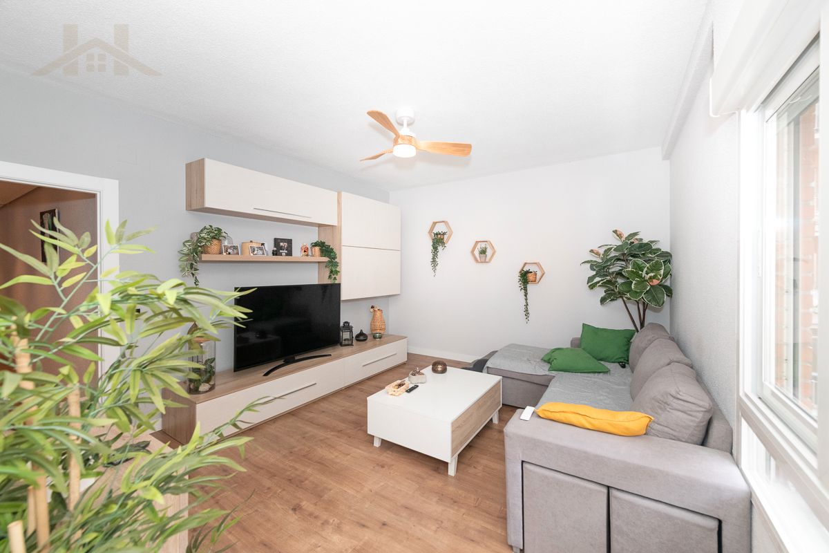 Living room of Flat for sale in Alcobendas  with Air Conditioner, Heating and Terrace