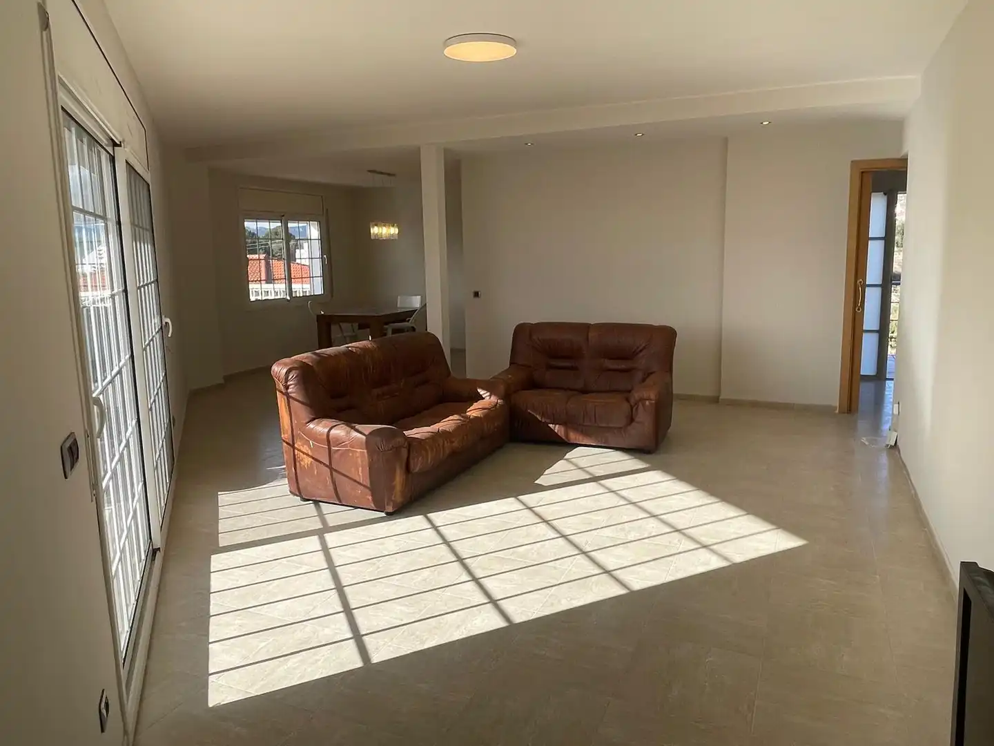 Sala d'estar de Casa o xalet en venda en Aiguamúrcia amb Jardí privat, Terrassa i Traster