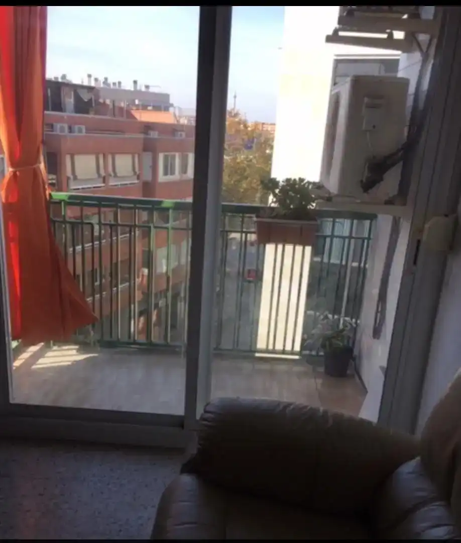 Terraza de Piso para compartir en Esplugues de Llobregat con Jardín privado, Piscina y Amueblado