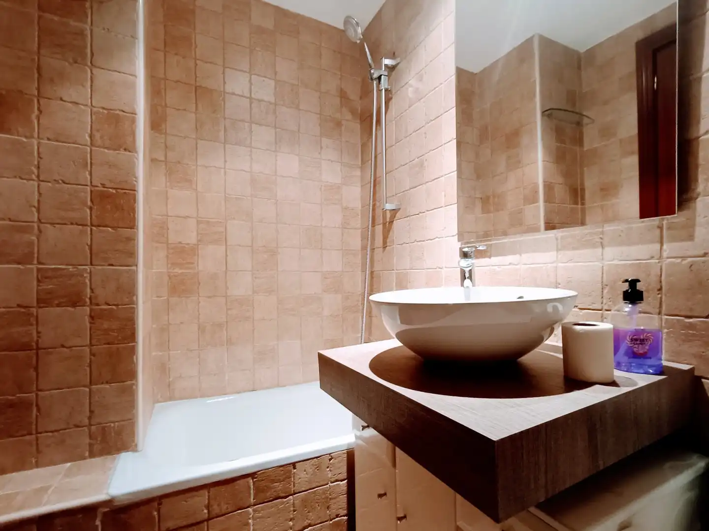 Baño de Piso de alquiler en Madrid con Aire acondicionado, Terraza y Amueblado