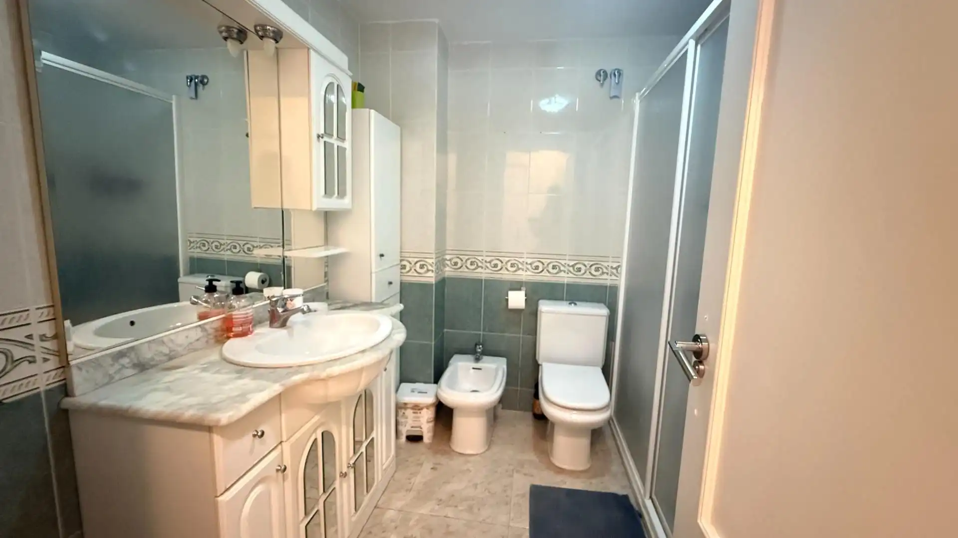 Baño de Piso de alquiler en Águilas con Aire acondicionado, Trastero y Amueblado