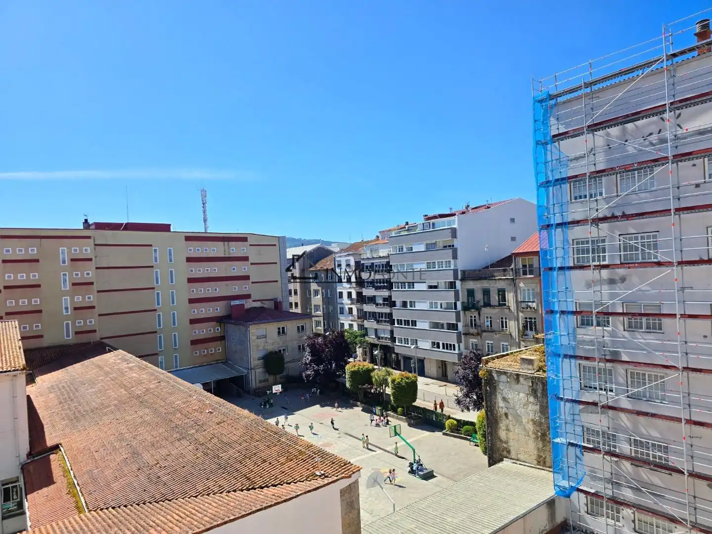 Vista exterior de Pis en venda en Pontevedra Capital  amb Calefacció, Terrassa i Traster