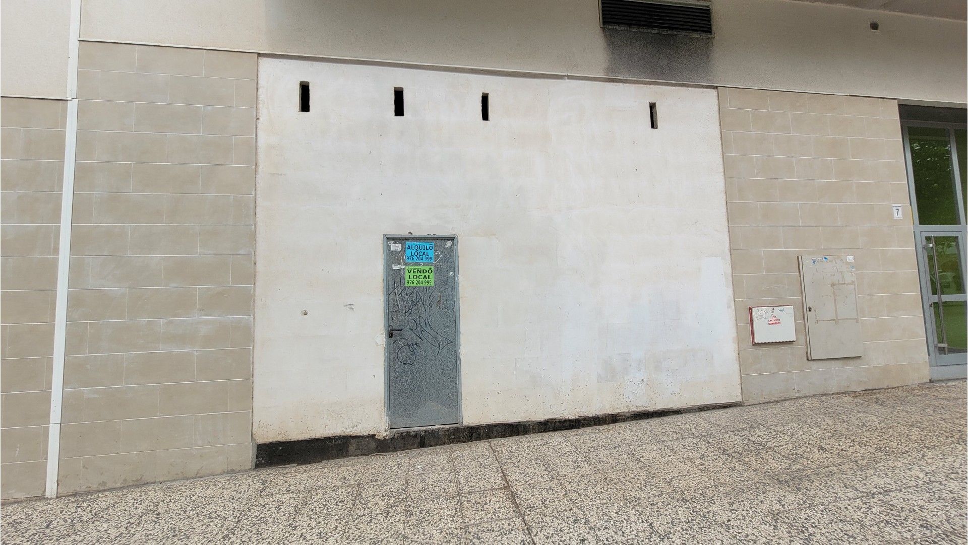 Vista exterior de Local en venda en  Zaragoza Capital