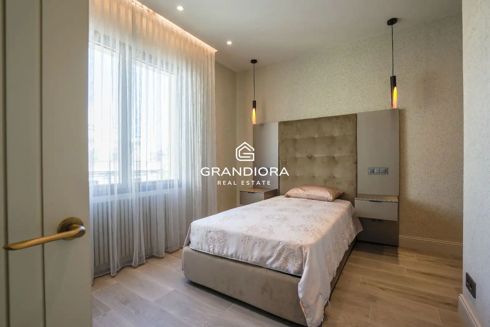 Dormitori de Apartament de lloguer en Badalona amb Aire condicionat, Calefacció i Moblat