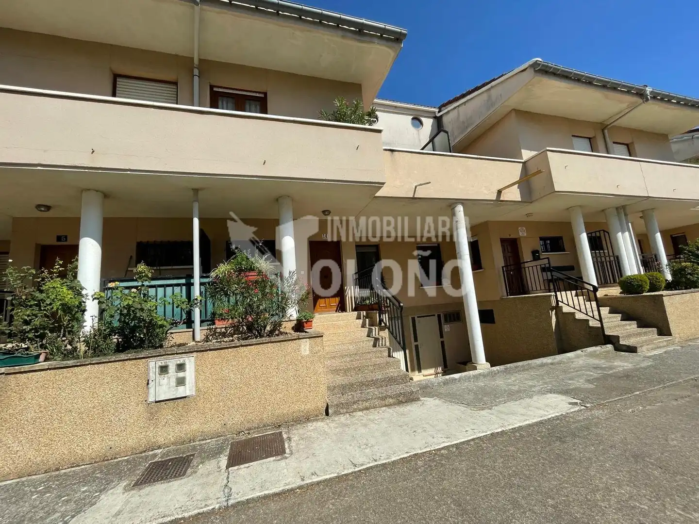 Vista exterior de Casa o xalet en venda en Rodezno amb Calefacció, Jardí privat i Parquet