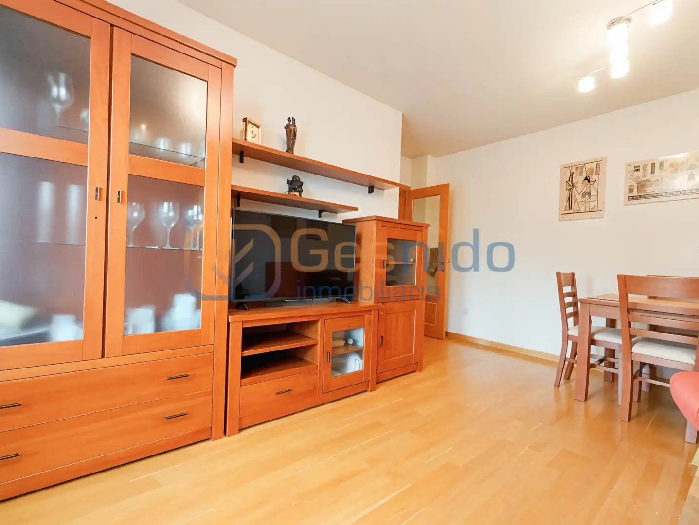 Sala de estar de Piso en venta en Palazuelos de Eresma con Calefacción, Jardín privado y Parquet