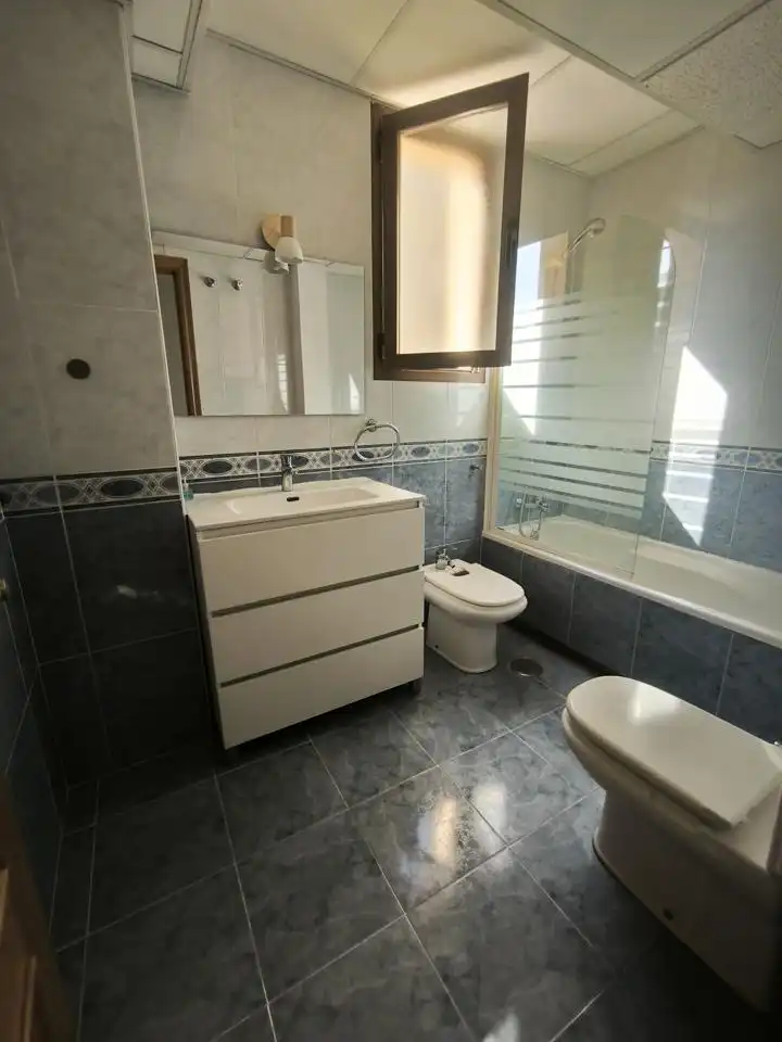 Baño de Dúplex de alquiler en Benalmádena con Aire acondicionado y Terraza
