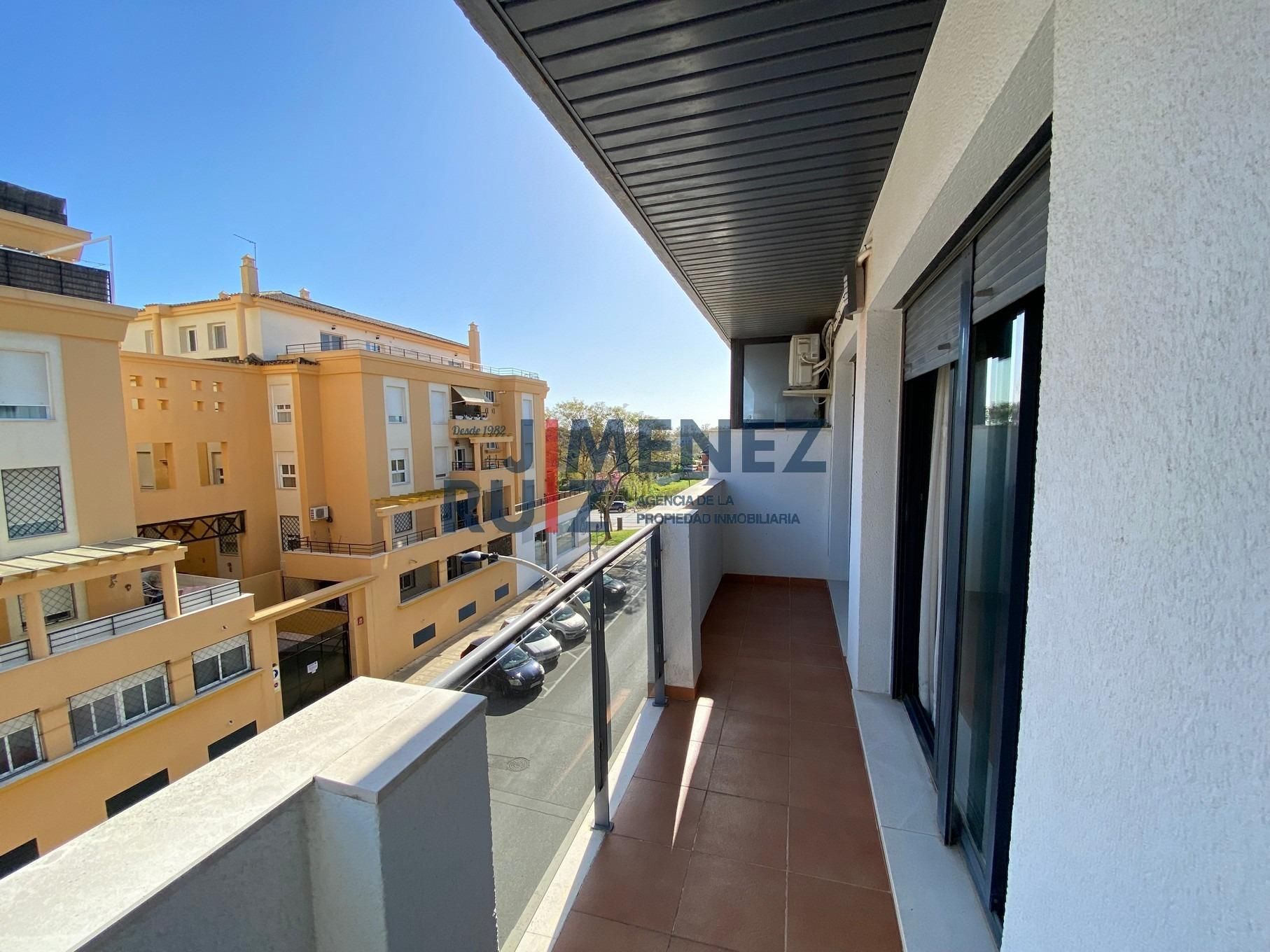 Vista exterior de Piso en venta en El Puerto de Santa María con Piscina comunitaria