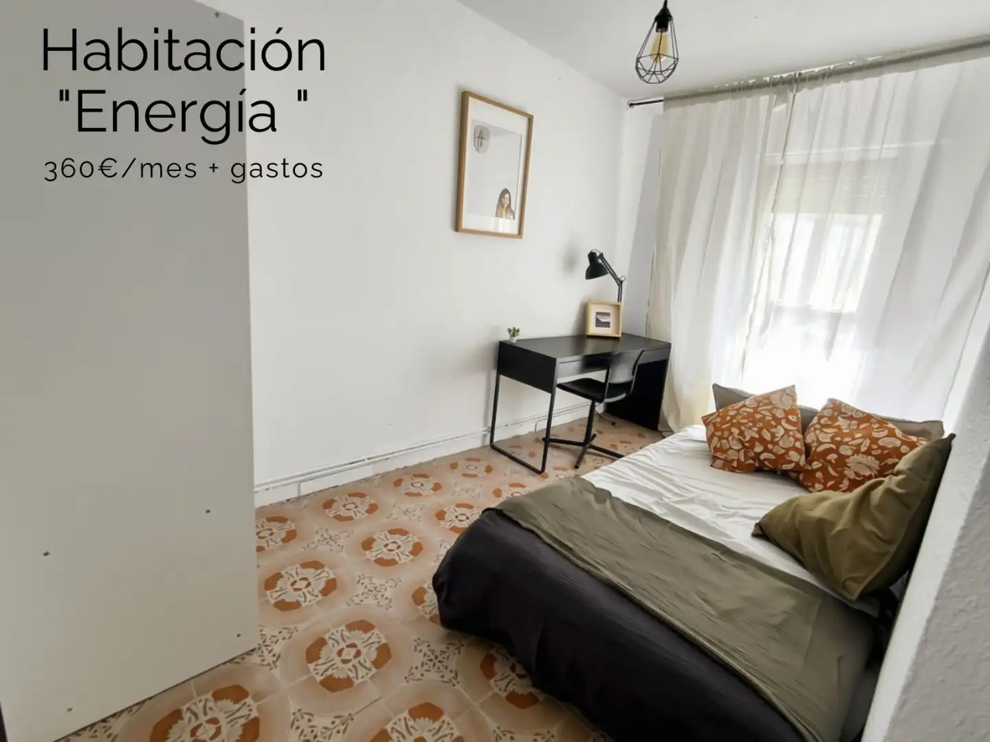 Bedroom of Flat for share in Guadalajara  with Heating, Parquet flooring and Furnished