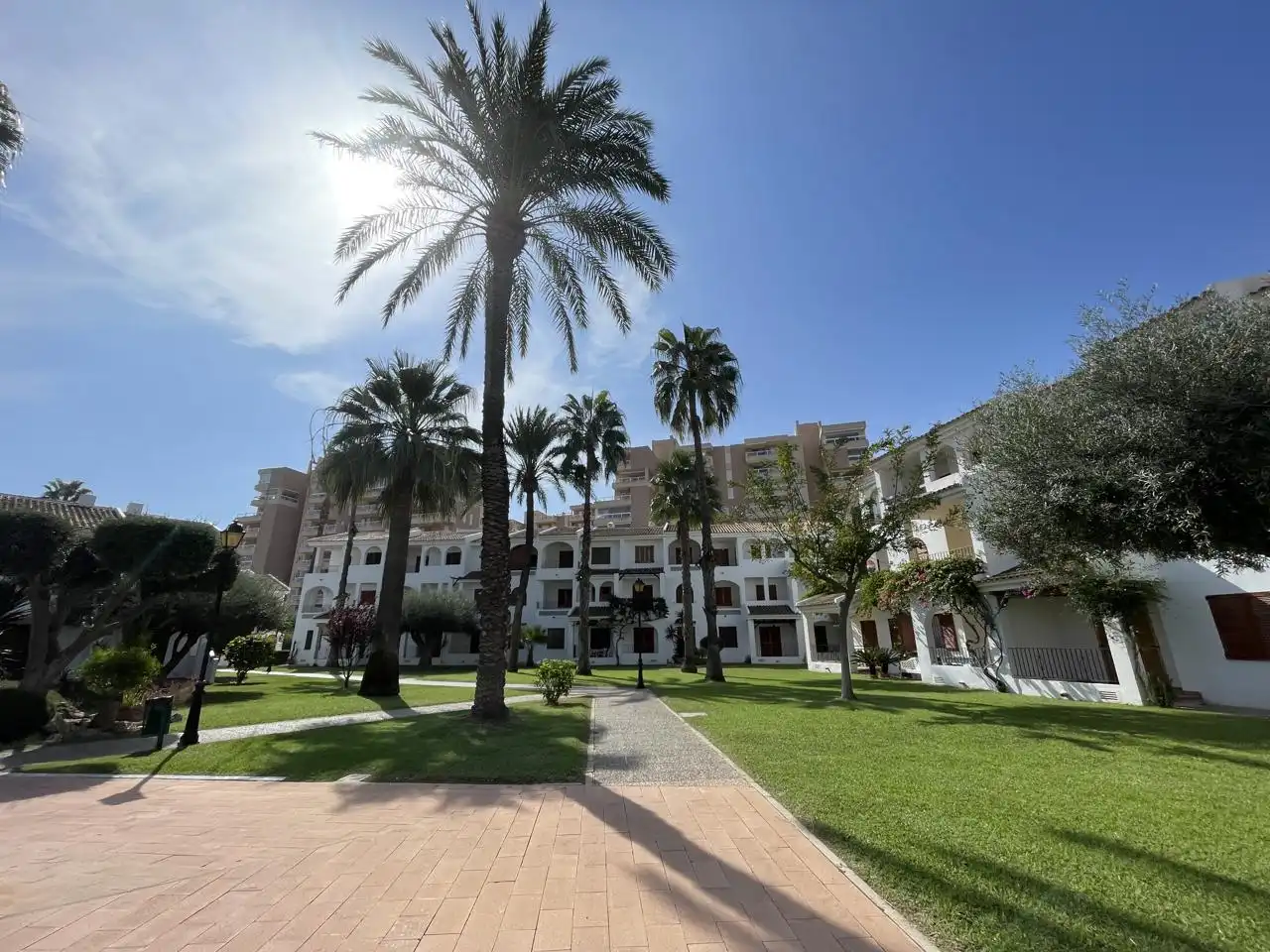 Vista exterior de Dúplex en venda en La Manga del Mar Menor amb Aire condicionat, Calefacció i Jardí privat