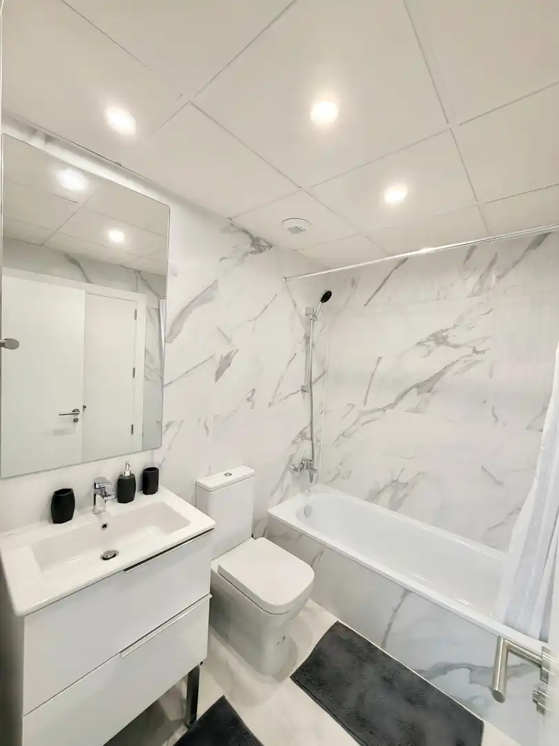 Bathroom of Apartments for rent in Estepona  with Air Conditioner, Terrace and Swimming Pool
