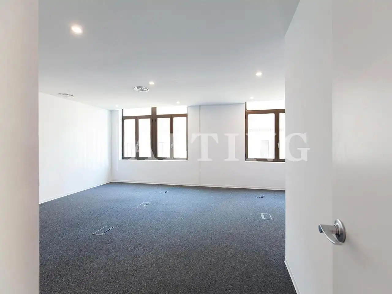 Office space with lift to rent in Catalunya, imagen 37