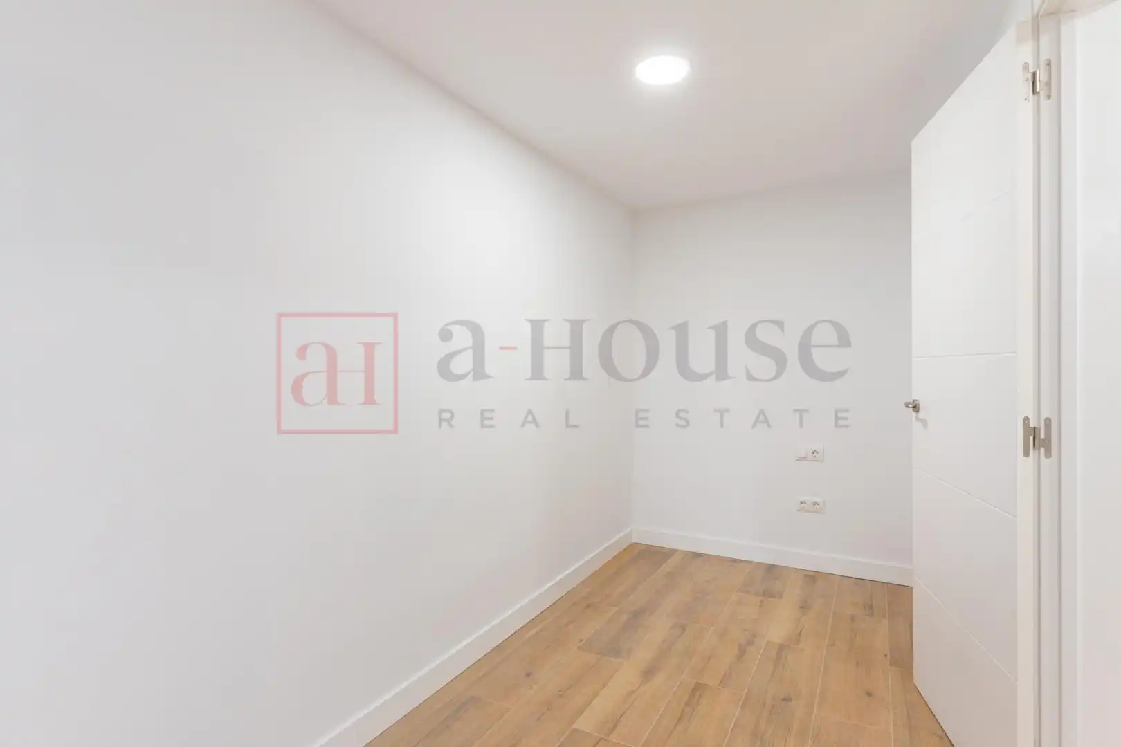 Habitación de Local en venta en Madrid con Aire acondicionado