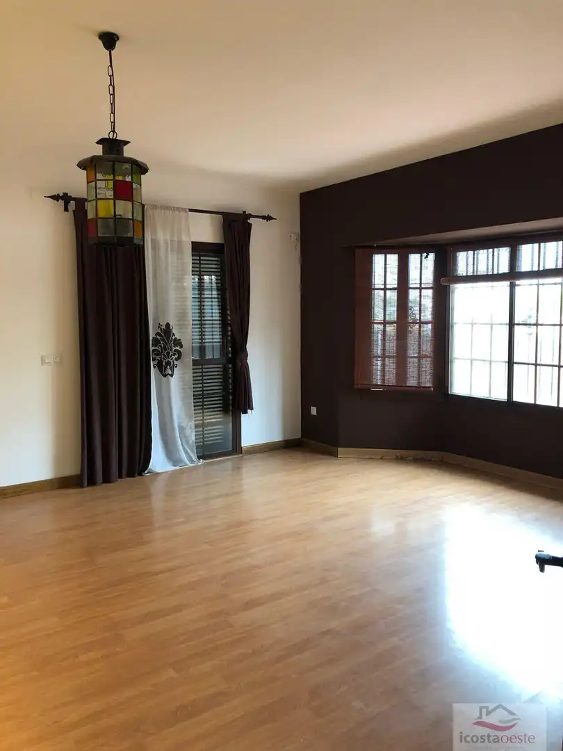 Sala de estar de Casa o chalet en venta en El Puerto de Santa María con Piscina