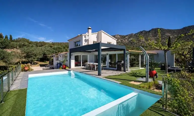 Casa con piscina in vendita a Palau-saverdera