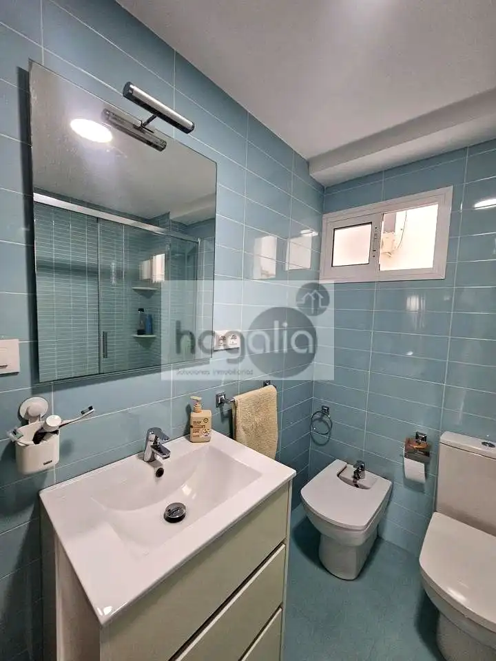 Badezimmer von Wohnung zur Miete in Sevilla mit Klimaanlage, Terrasse und Möbliert