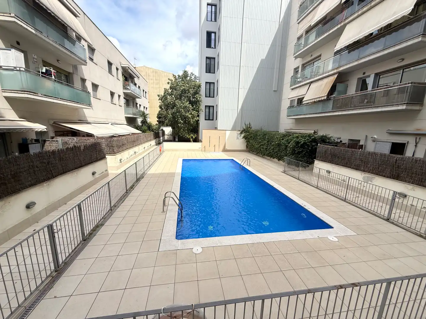 Swimming pool of Flat for sale in L'Hospitalet de Llobregat  with Air Conditioner, Heating and Oven