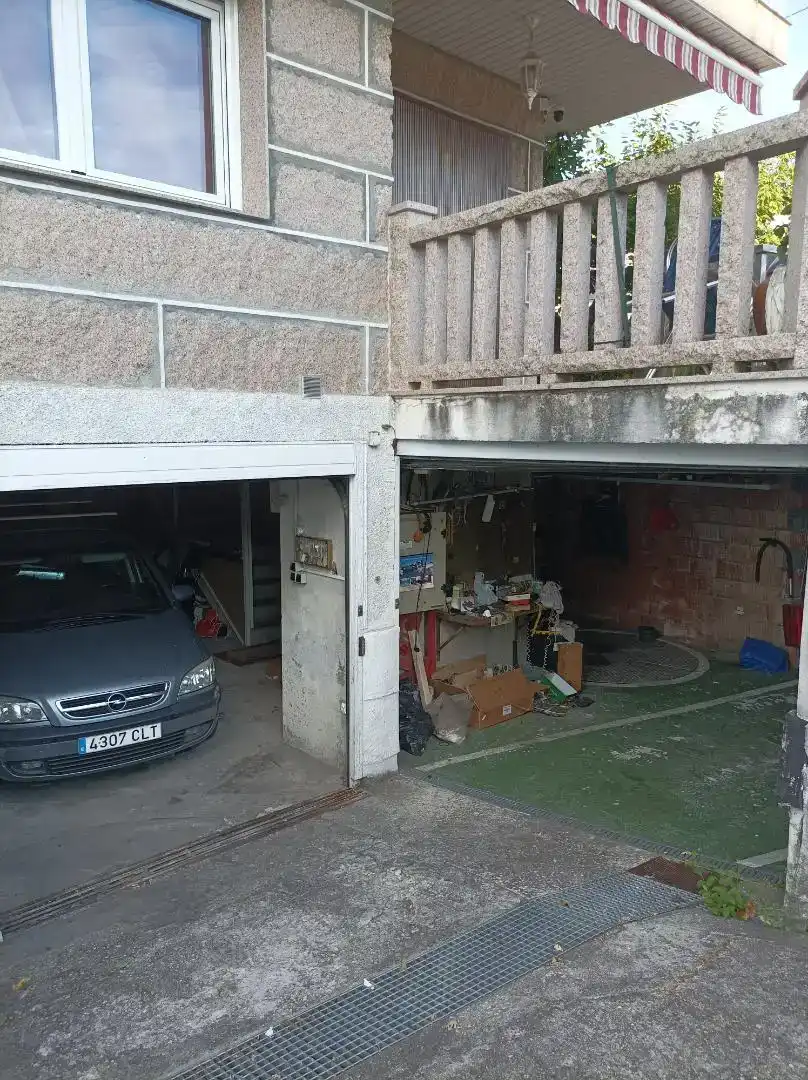 Aparcament de Casa o xalet en venda en San Cibrao das Viñas amb Balcó