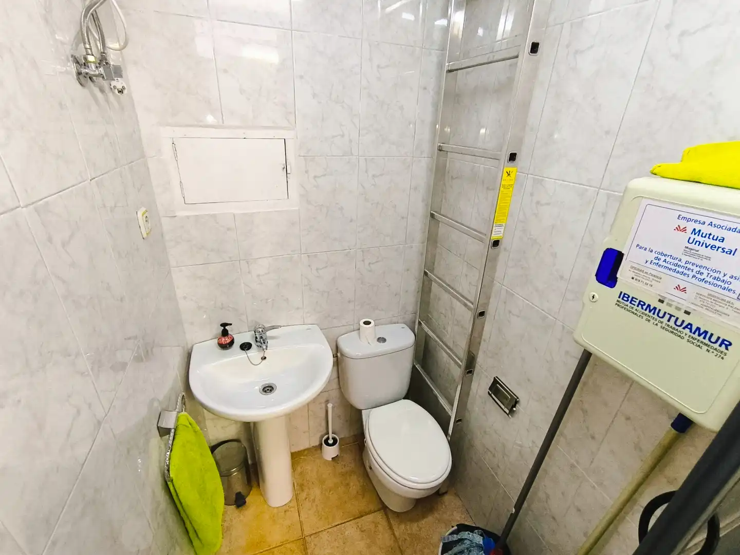 Baño de Local en venta en Palencia con Aire acondicionado, Calefacción y Amueblado