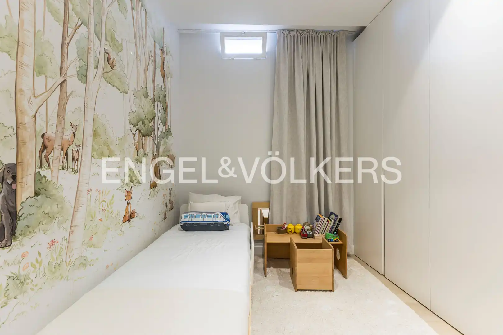 Bedroom of Flat for sale in Madrid  with Air Conditioner, Heating and Storage room
