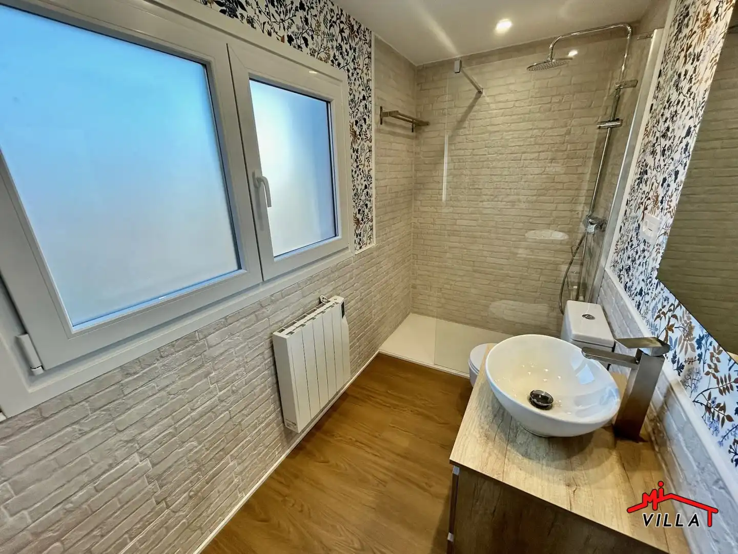 Bathroom of Flat for sale in Laredo  with Heating, Parquet flooring and Balcony