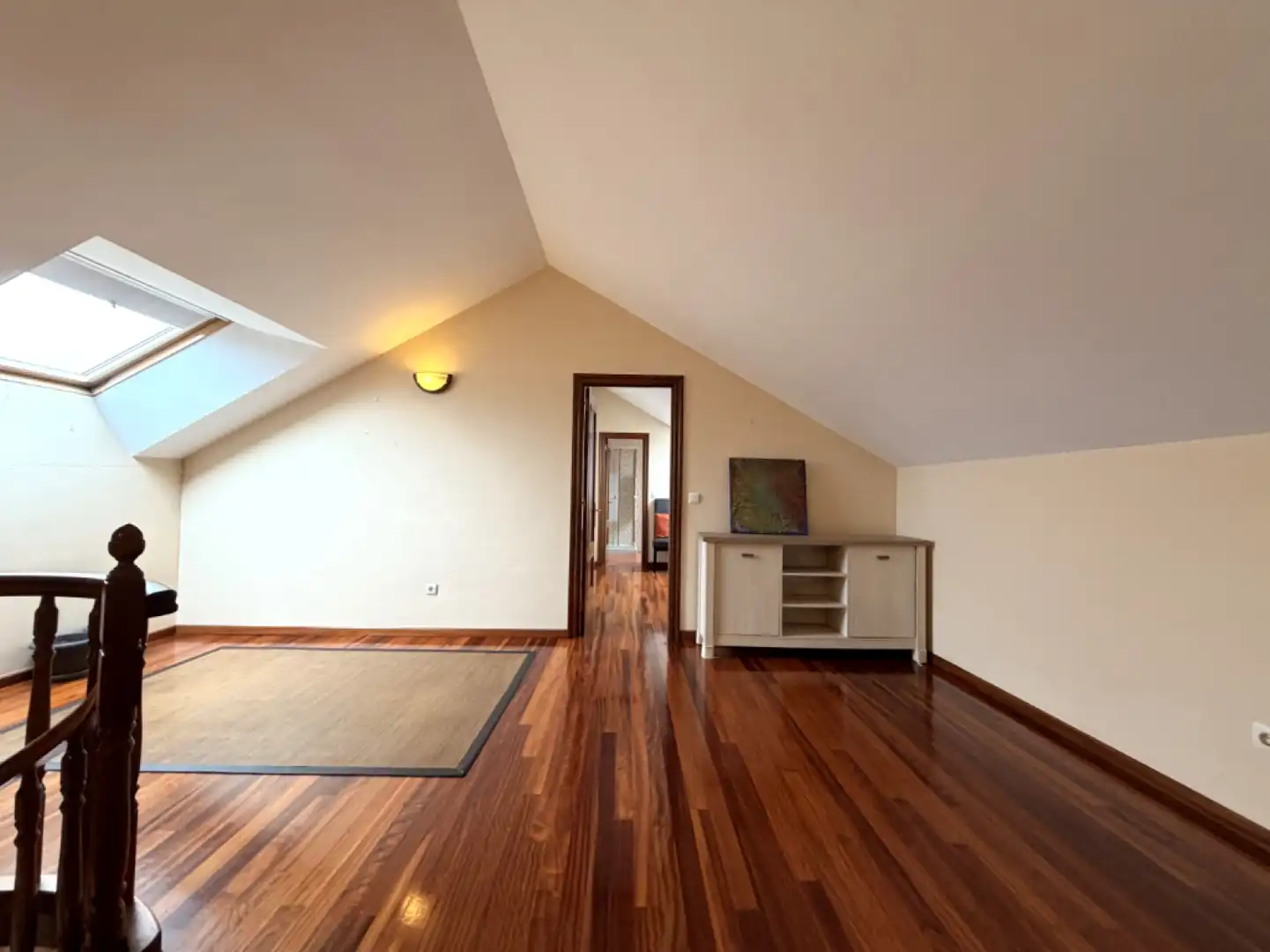 Sala d'estar de Pis en venda en Oviedo  amb Calefacció, Parquet i Balcó