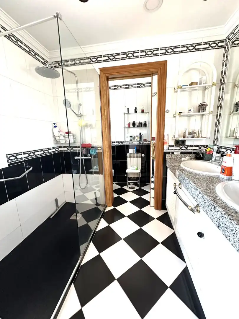 Chalet con piscina en venta en Avenida Pablo Ruiz Picasso 11, imagen 18