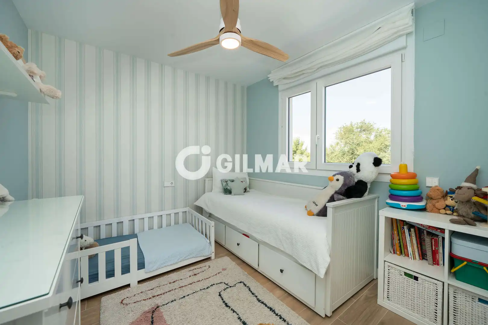 Habitación de Casa adosada en venta en Madrid con Calefacción, Jardín privado y Piscina