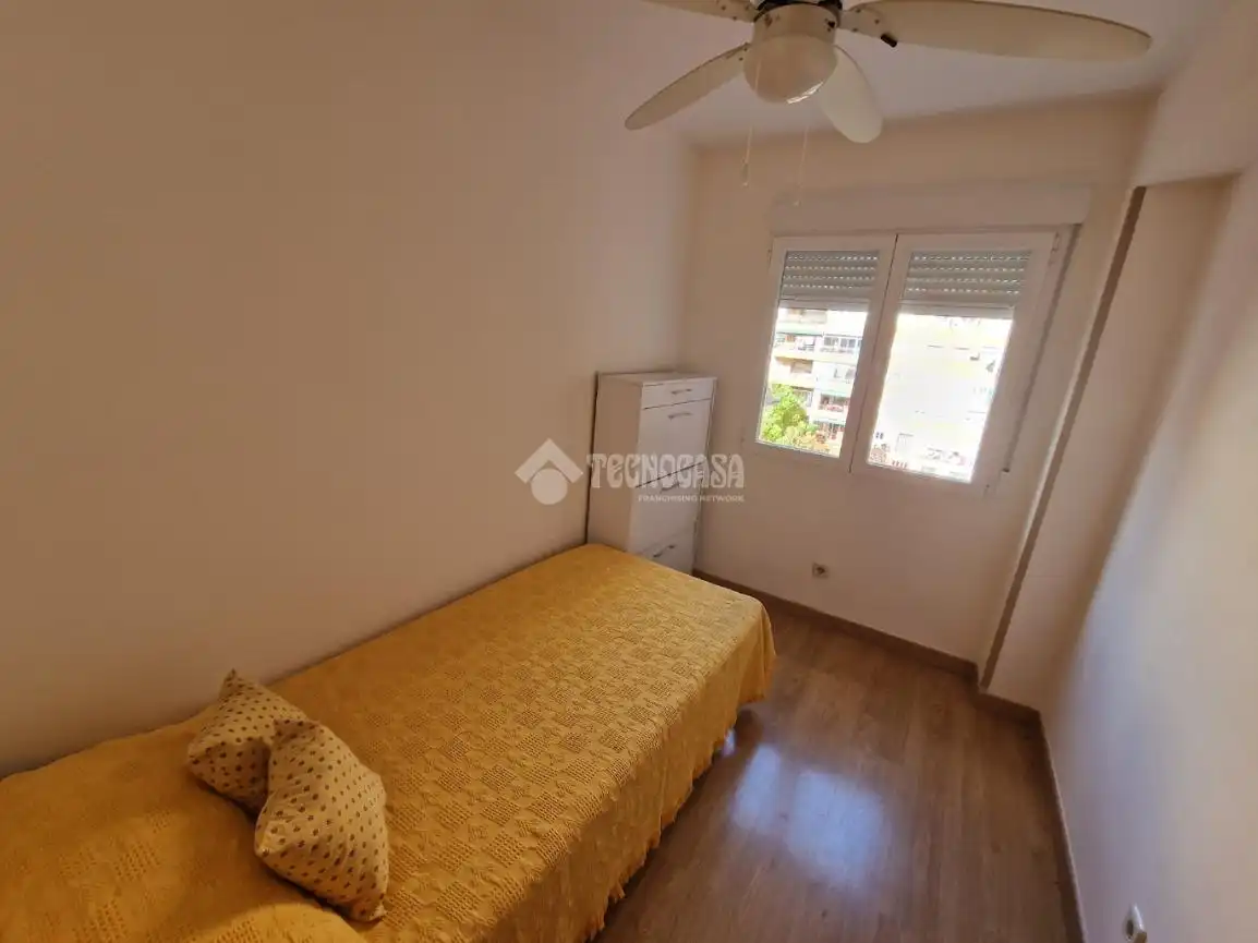 Bedroom of Flat for rent in Alcorcón  with Heating, Furnished and Community pool