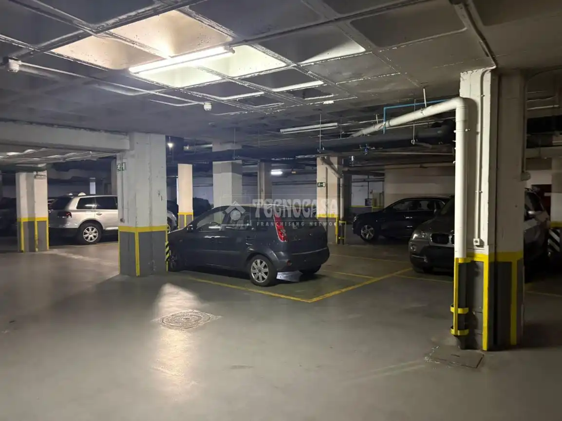 Parkplatz von Garage zum Verkauf in Madrid