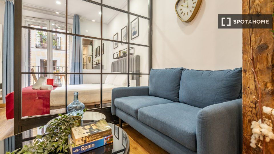 Living room of Flat to rent in  Madrid Capital  with Air Conditioner, Heating and Furnished