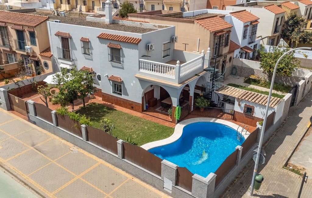 Exterior view of House or chalet to rent in Chipiona  with Air Conditioner, Heating and Private garden