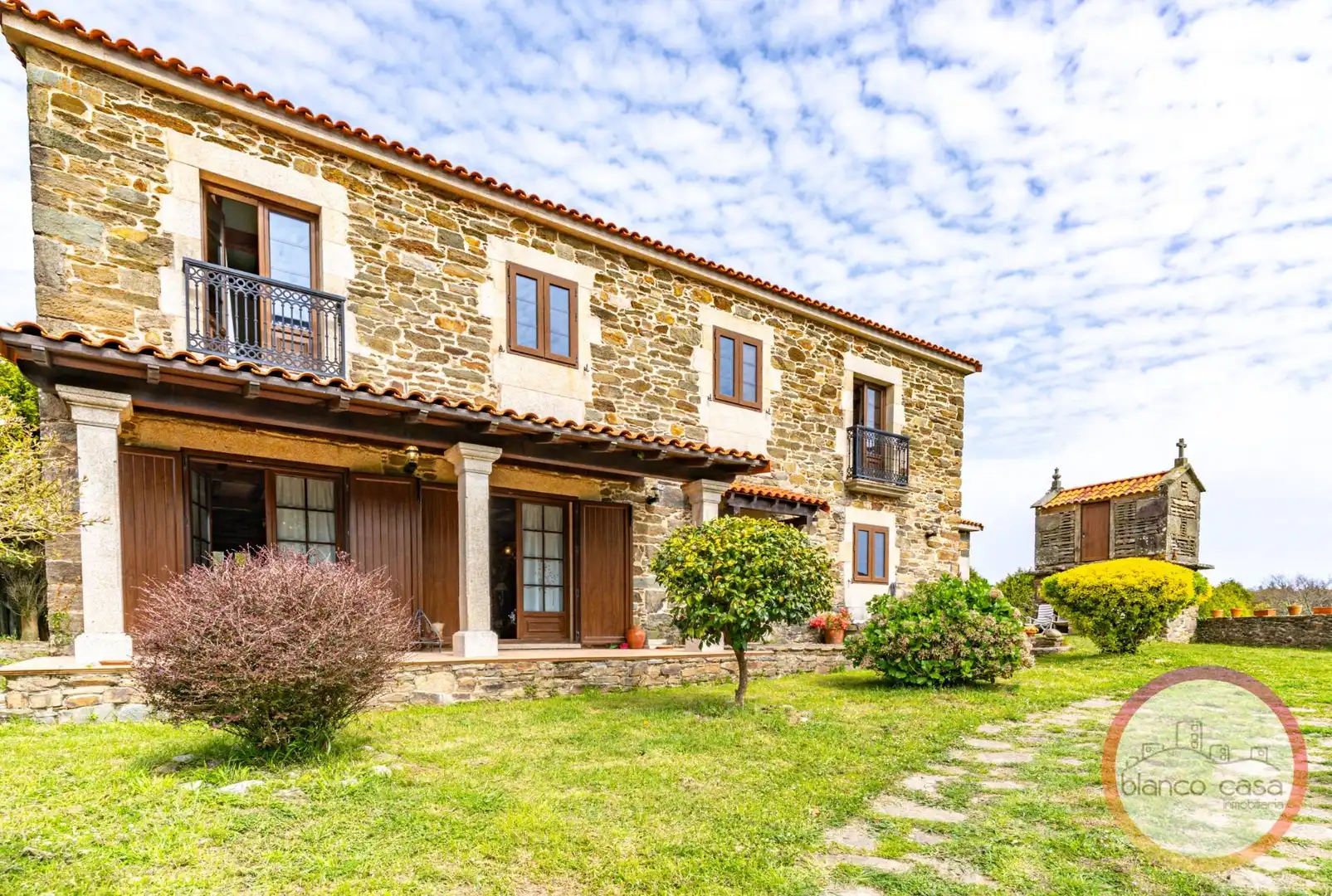Exterior view of Houses for sale in Malpica de Bergantiños  with Heating